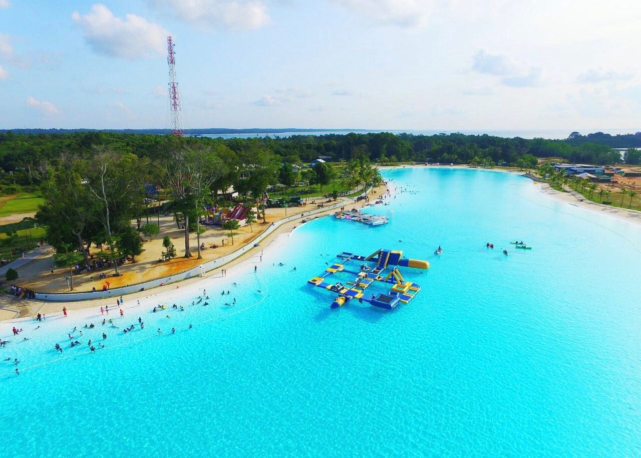 Treasure Bay provides for numerous zones that are integrated by lagoons, waterways and promenades.