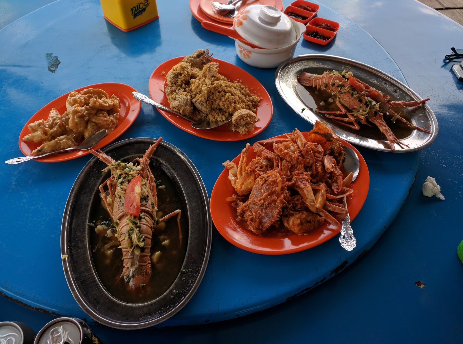 A hidden gem of a restaurant that is located by the ocean for stunning sunset views with fresh seafood dishes cooked the Indonesian way.