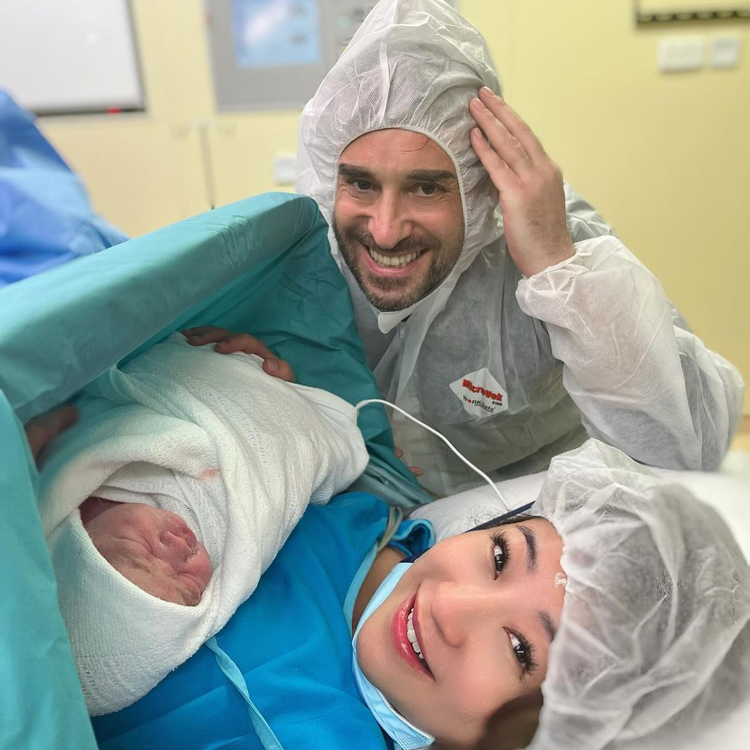 Ex-pop star, current supermom! 