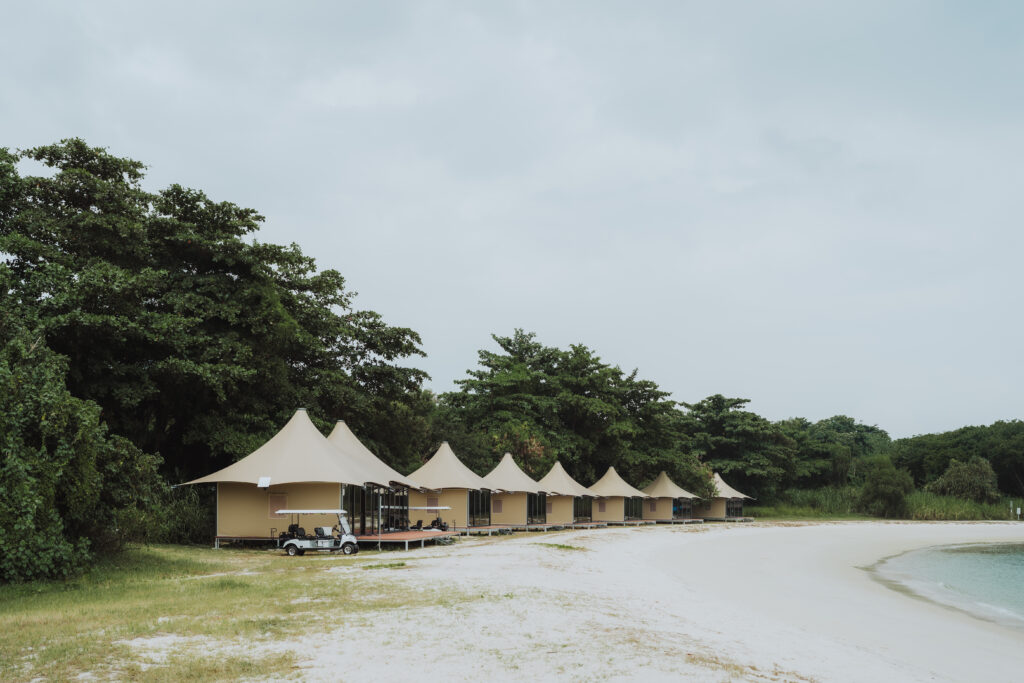 Wake up to paradise: Glamping on Lazarus Island!