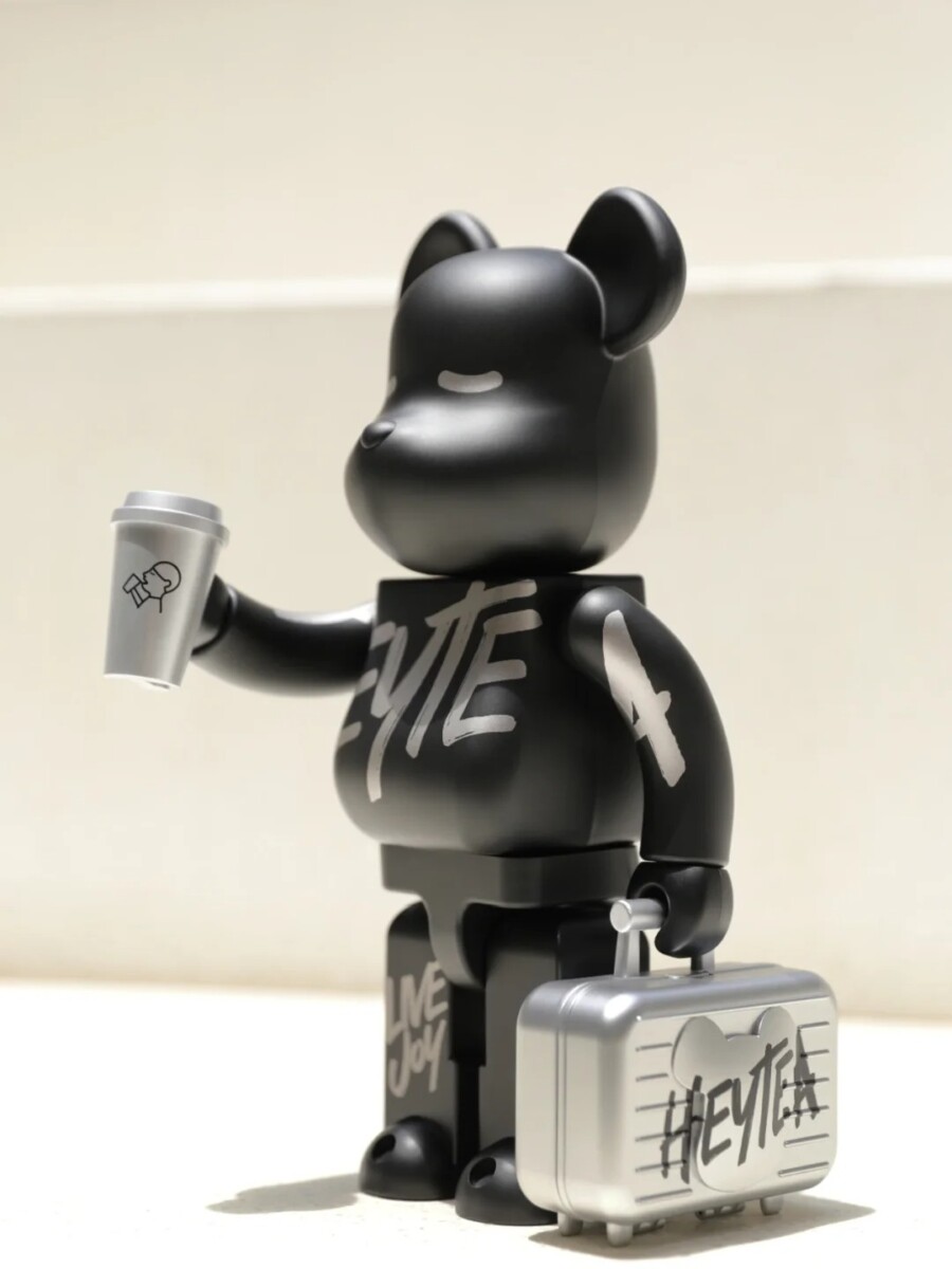 The HEYTEA x BE@RBRICK collab is FIRE!