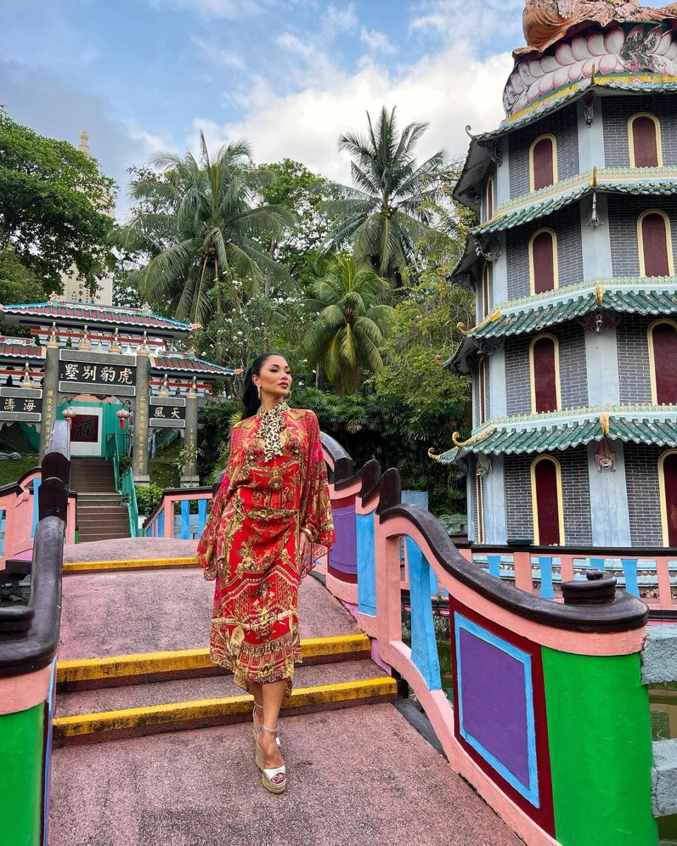 Discovering the magic of Singapore's attractions with Nicole Scherzinger! 