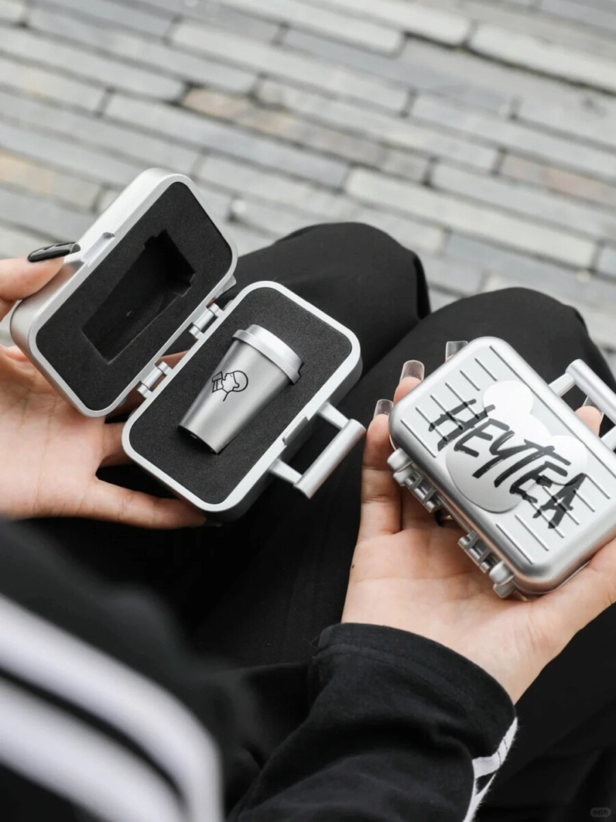 Warning: Extreme cuteness overload! The HEYTEA x BE@RBRICK mini suitcase ornament!