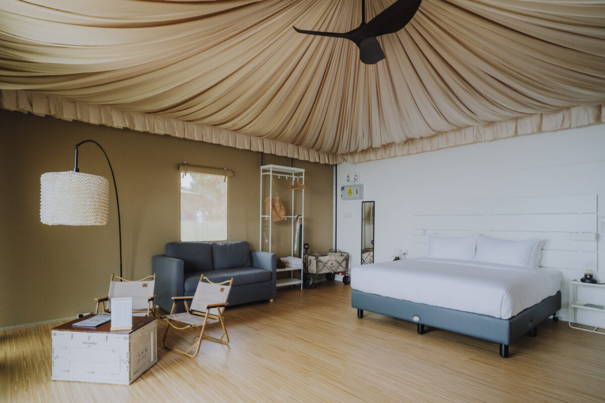 Who says nature can't be glamorous? Step inside our tents for a peek at the modern amenities that await you.