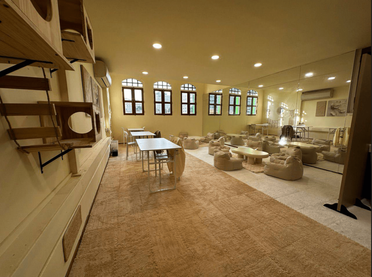 Can't decide between work & cuddles? Fuzzies Bugis has you covered! Co-working with cats for a happy workday!