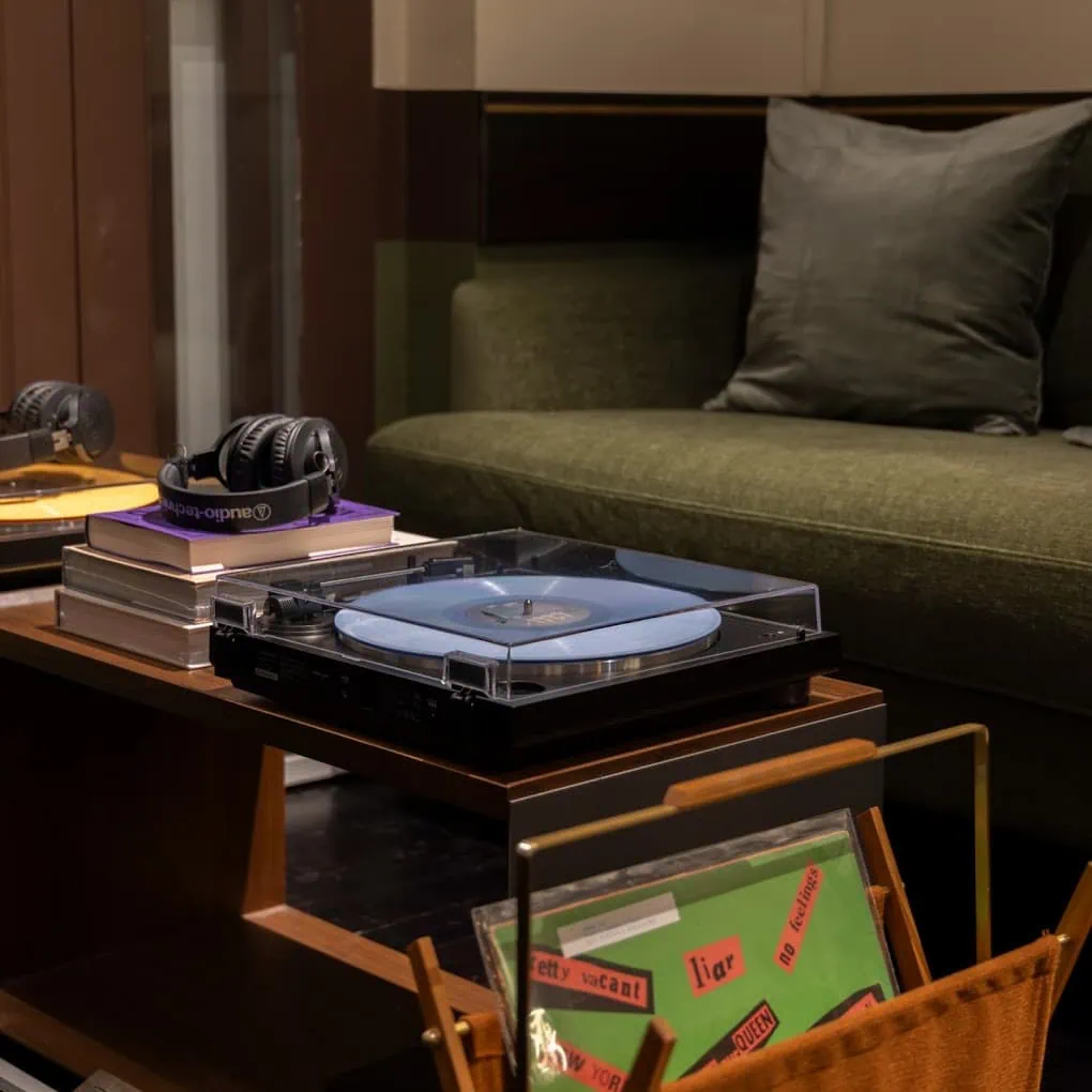 Budget-friendly vinyl listening in Singapore? Slowbytes in Haji Lane has you covered for $30