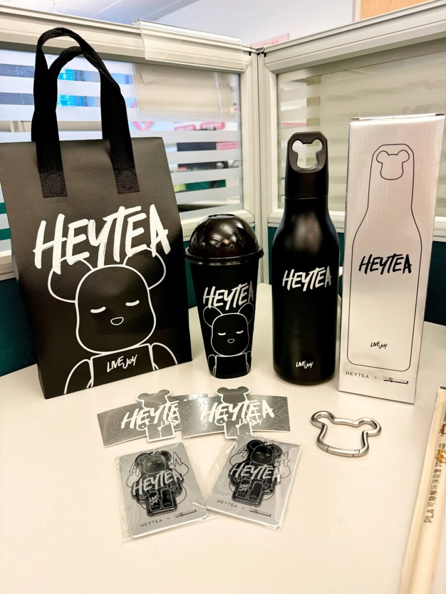The HEYTEA x BE@RBRICK collab is FIRE! (China Only)