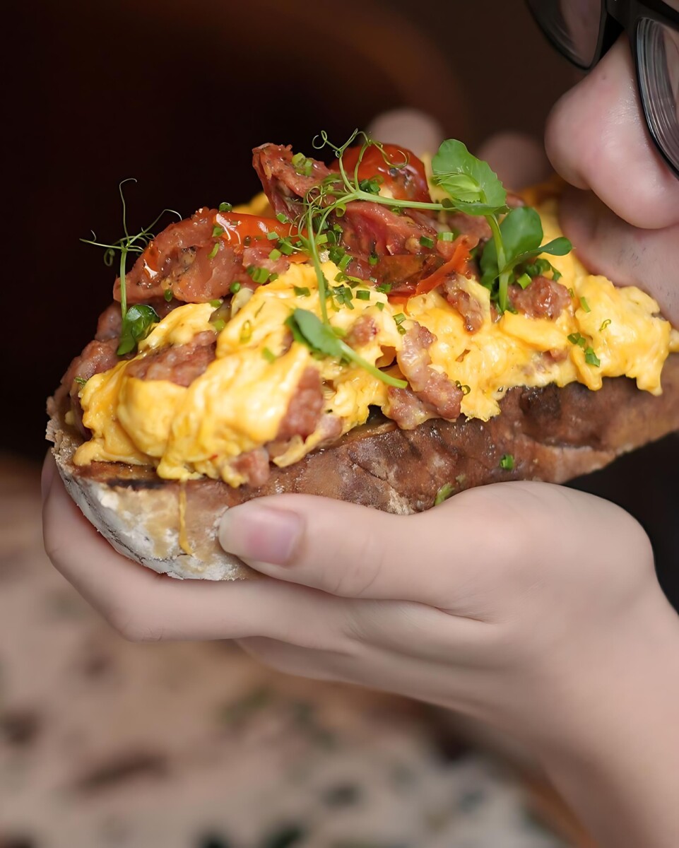 Brunch & brews with a side of community at Five Oars Coffee Roasters!