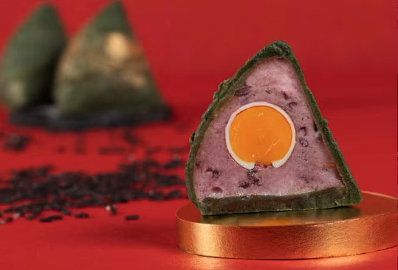 Pulut Hitam Rice Dumpling Ice Cream: Rich purple ice cream with bits of black glutinous rice, evoking the essence of traditional ‘Zongzi’!