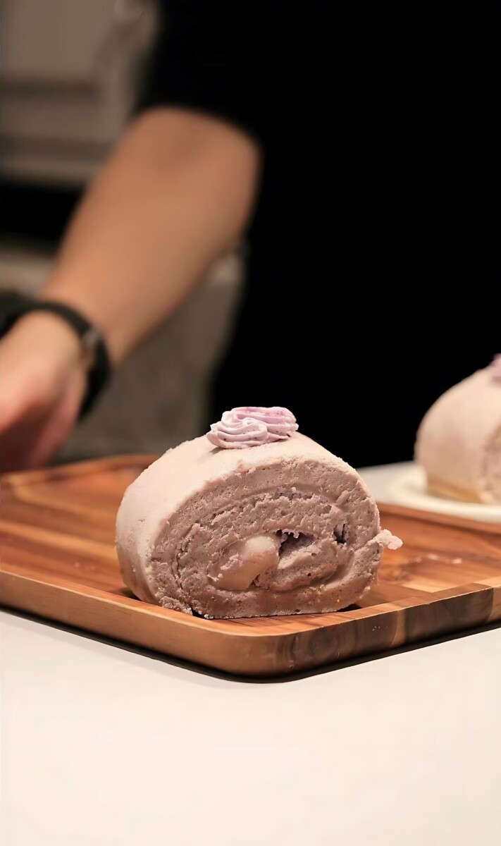 Cafe Lilac, SG's 1st Taro haven, offers endless treats - from classic swiss rolls to surprising delights!