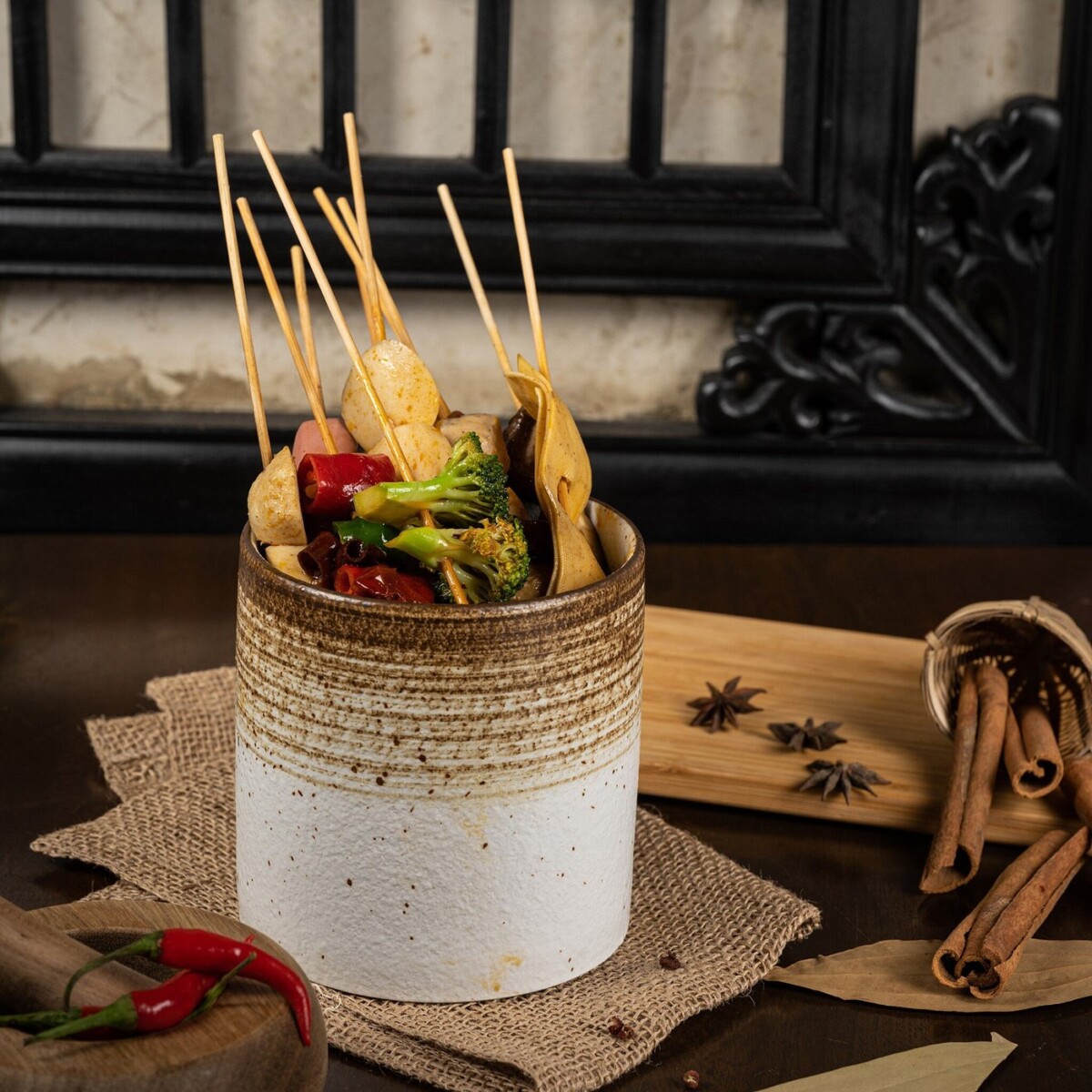 Experience a blend of local and Sichuan flavours.