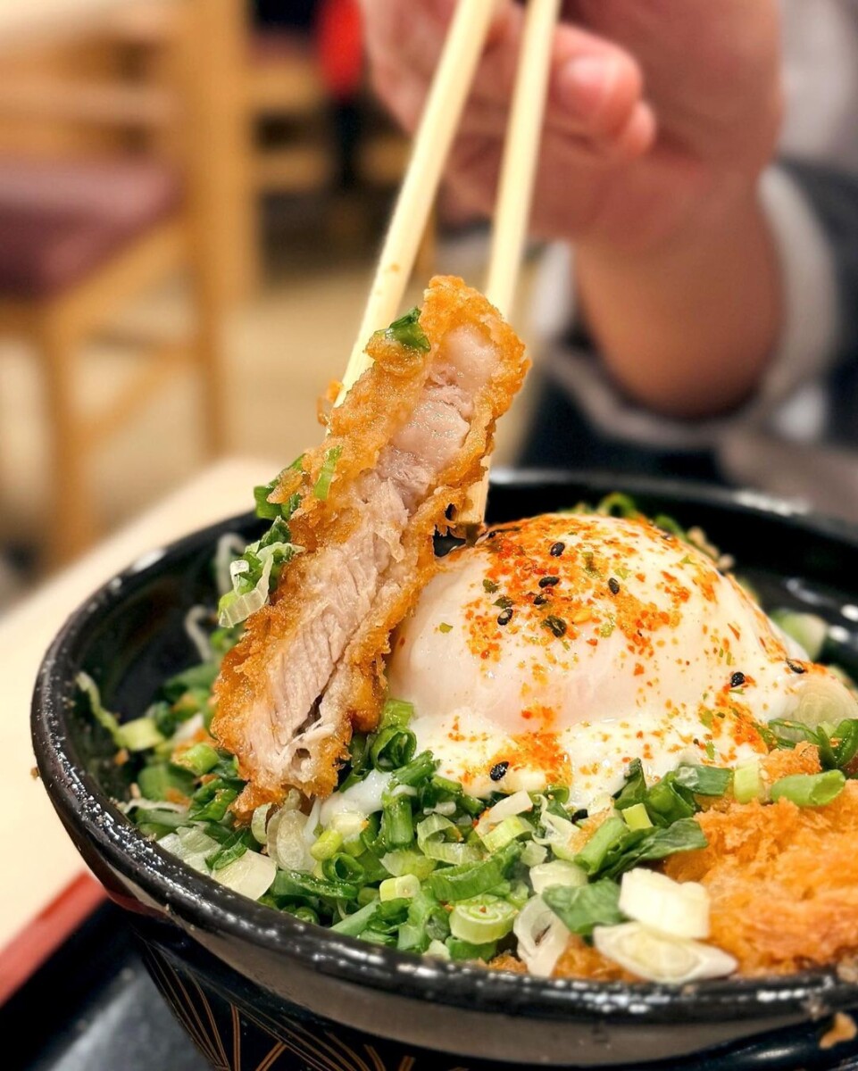 Crispy panko, juicy pork, tangy sauce - Katsu-an's tonkatsu is a golden dream come true!