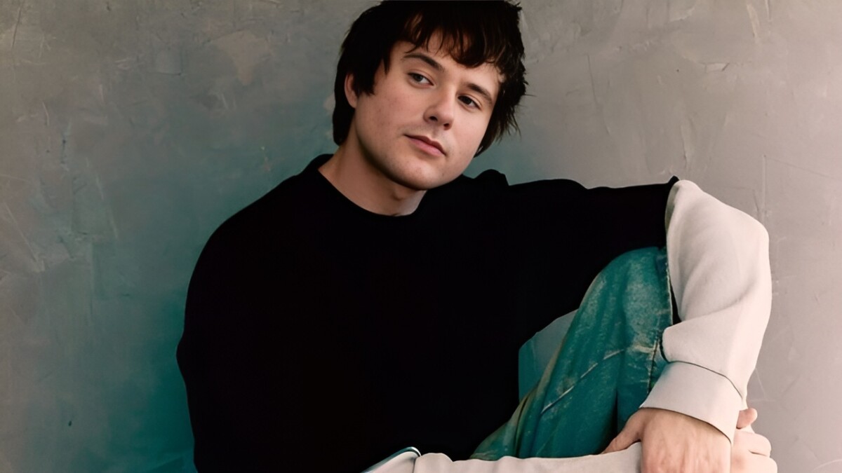 Singer Alec Benjamin kicks off 12 Notes Tour in Singapore with familiar favorites & new discoveries!
