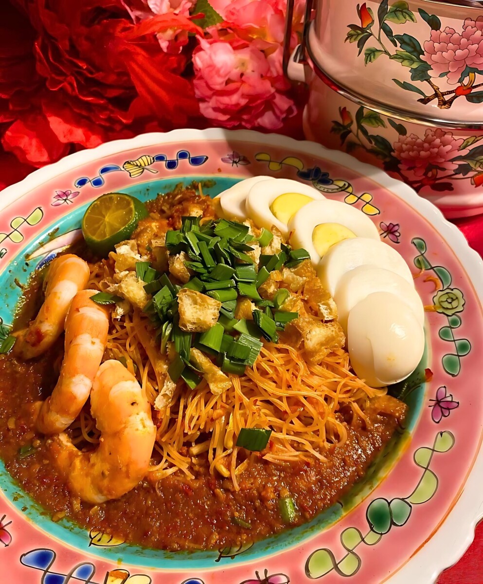 Try out their mee siam!