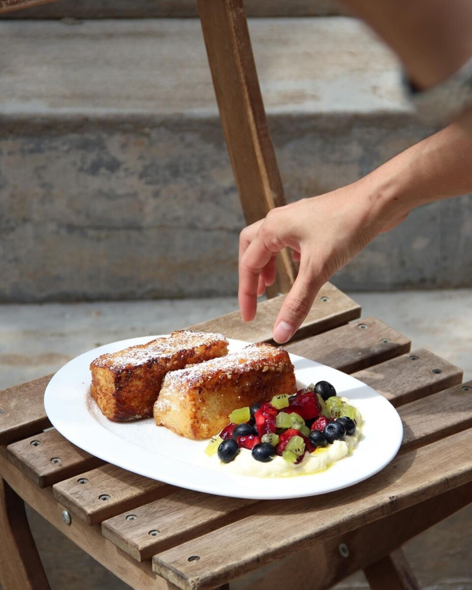 Savour the perfect summer vibes with Apollo Coffee Bar's Summertime French Toast.