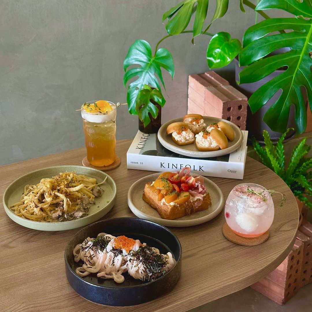 Minimalist chic meets flavourful fare.