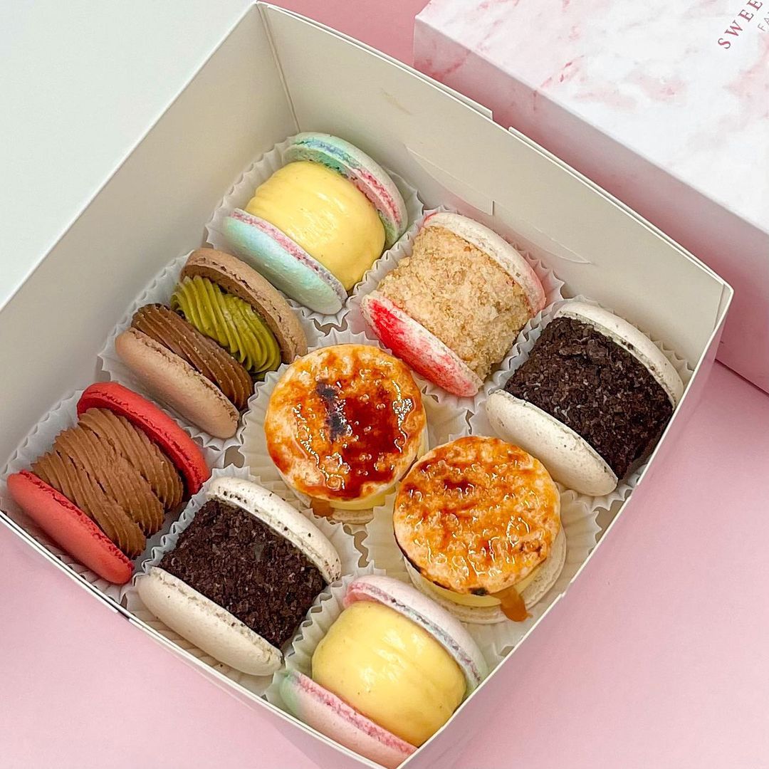 Signature fatcarons with unique flavours inspired by Singapore's diverse palate.